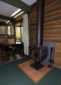 Lakes Entrance Log Cabins - Image 4
