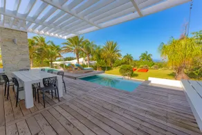 Ocean-View Villa: 3-Bed, 2-Level Pool, Bar & Games - Image 3