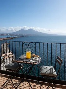 House Suspended over the Sea. America's Cup. 4 pax - Image 2