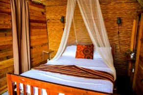 Traditional Cabin w/ private BR,kitchen,co-working - Image 2