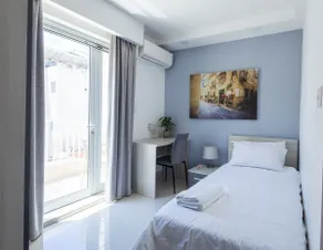 Modern 4th Floor Apartment, 120m to Promenade - Image 4