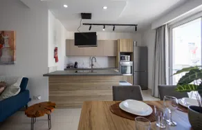 Modern 4th Floor Apartment, 120m to Promenade - Image 2