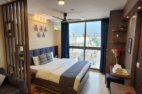 The Johari Luxury 1BRStudio Apt.City Center +POOL - Image 3