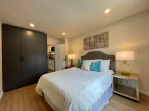 SFO 10 min, Stylish Suite, Walk to Grocery - Image 3