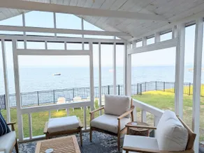Cozy Waterfront Home In Portsmouth - Image 2