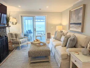 Cozy Waterfront Home In Portsmouth - Image 4