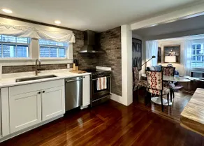 Three bedrooms 5 - minute walk to town and water - Image 3