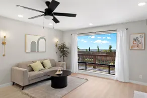 Stylish & Bright~5 Star Location~Queen Beds~Views - Image 3