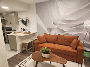 Cozy 2brm Suite, NW Calgary - Image 2