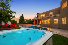 Heated Pool ALL YEAR, Hot Tub, 3700sf, Game Room - Image 2
