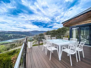 Excellent lake-view villa - Image 2