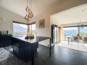 Excellent lake-view villa - Image 4