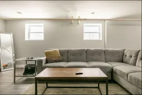 Spacious Evanston Duplex - Free Parking - Image 2