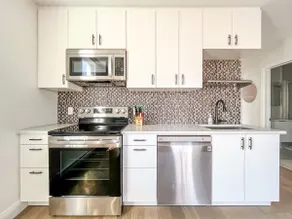 Captivating 4BR - Downtown Area MTL - Image 4