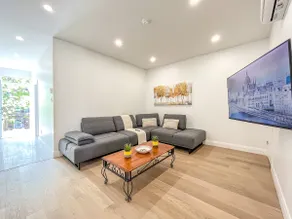 Captivating 4BR - Downtown Area MTL - Image 2