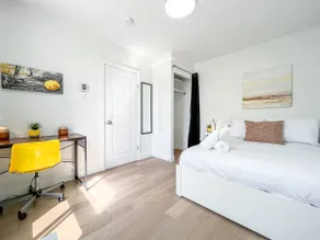 Captivating 4BR - Downtown Area MTL - Image 5