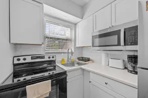 Charming Studio w/ Parking • Steps from Las Olas - Image 3