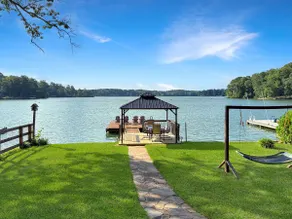 Waterfront + King Beds + Games + Kayaks - Image 2