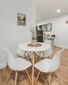 Central and comfy 2-bed in Baker - Image 5