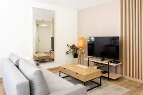 86m- Spacious 3 room apartment with large terrace - Image 4