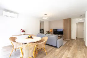 86m- Spacious 3 room apartment with large terrace - Image 3