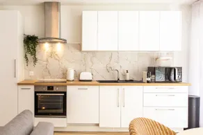 86m- Spacious 3 room apartment with large terrace - Image 5