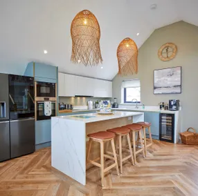 Luxury Home Near Surf Beach & Restaurants - Image 2