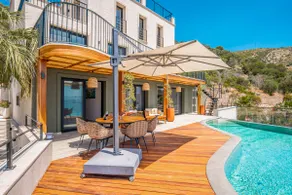 Experience Serenity of a Relaxing Coastal Retreat - Image 4