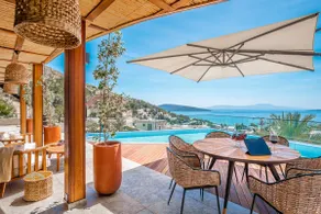 Experience Serenity of a Relaxing Coastal Retreat - Image 5