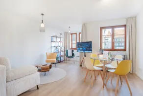 Design | Altstadt | Netflix | Business & Vacation - Image 5