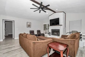 4 BR/2 BA, Heated Pool, 2 King Beds & 2218 FT! - Image 3