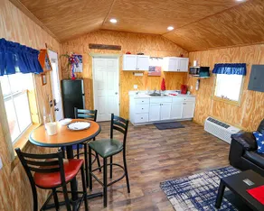 Eagle Lodge-Lakefront Fishing - Image 2