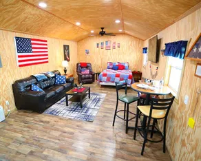 Eagle Lodge-Lakefront Fishing - Image 3
