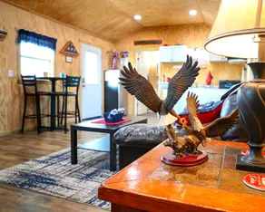 Eagle Lodge-Lakefront Fishing - Image 5