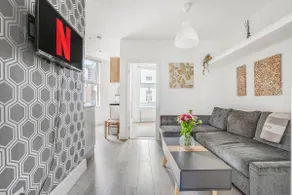 Best location for all of London - Image 5