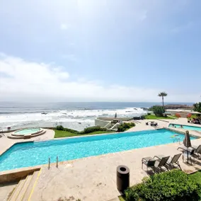 Condo with beach access - Image 4
