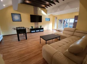 Ernests' unique townhouse with sauna, hot tub and free parking - Image 3