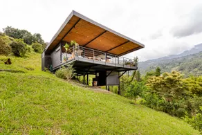 House on the shores of the Chivor dam - Image 2