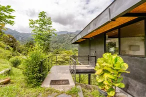 House on the shores of the Chivor dam - Image 4