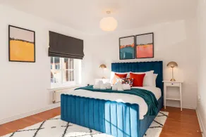 5 Bed House Sleeps 9 Parking Garden Pet Friendly in Sileby - Image 4
