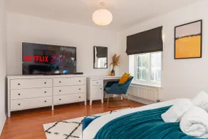 5 Bed House Sleeps 9 Parking Garden Pet Friendly in Sileby - Image 5