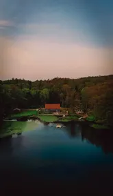 Waterlily Lakehouse - Modern+Waterfront+Retreat - Image 2