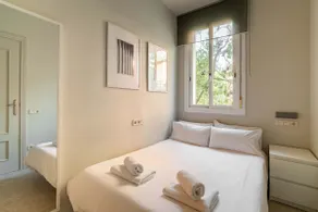 Modern apartment in Sants w/ private balcony - Image 3