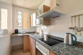 Modern apartment in Sants w/ private balcony - Image 4