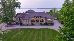 Stunning Waterfront Villa w/ indoor saltwater pool - Image 3