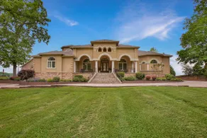 Stunning Waterfront Villa w/ indoor saltwater pool - Image 4