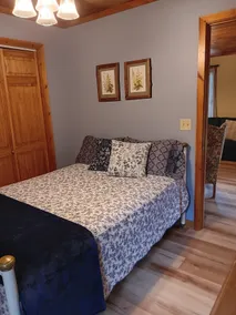 Cabin at Lake's George/Champlain - Image 4