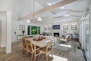 Secluded Luxury: New Gunite Pool, Walk to Bay - Image 4