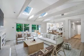 Secluded Luxury: New Gunite Pool, Walk to Bay - Image 2