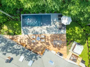 Secluded Luxury: New Gunite Pool, Walk to Bay - Image 3